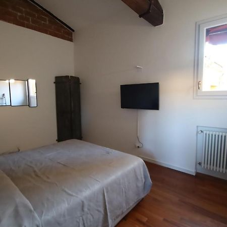 Charme Appartamento Immerso Tra Le Mura Bolognesi 外观 照片