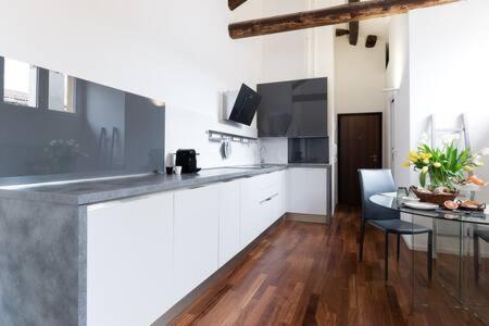 Charme Appartamento Immerso Tra Le Mura Bolognesi 外观 照片
