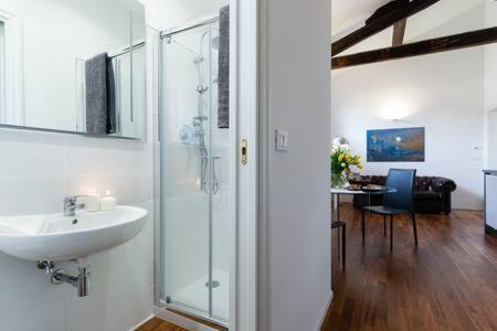 Charme Appartamento Immerso Tra Le Mura Bolognesi 外观 照片